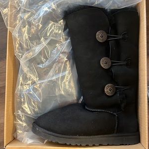 New in box Ugg Bailey. Size 9.